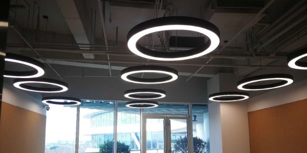 除了外觀，吊頂式空調與風機盤管還有這些不一樣！